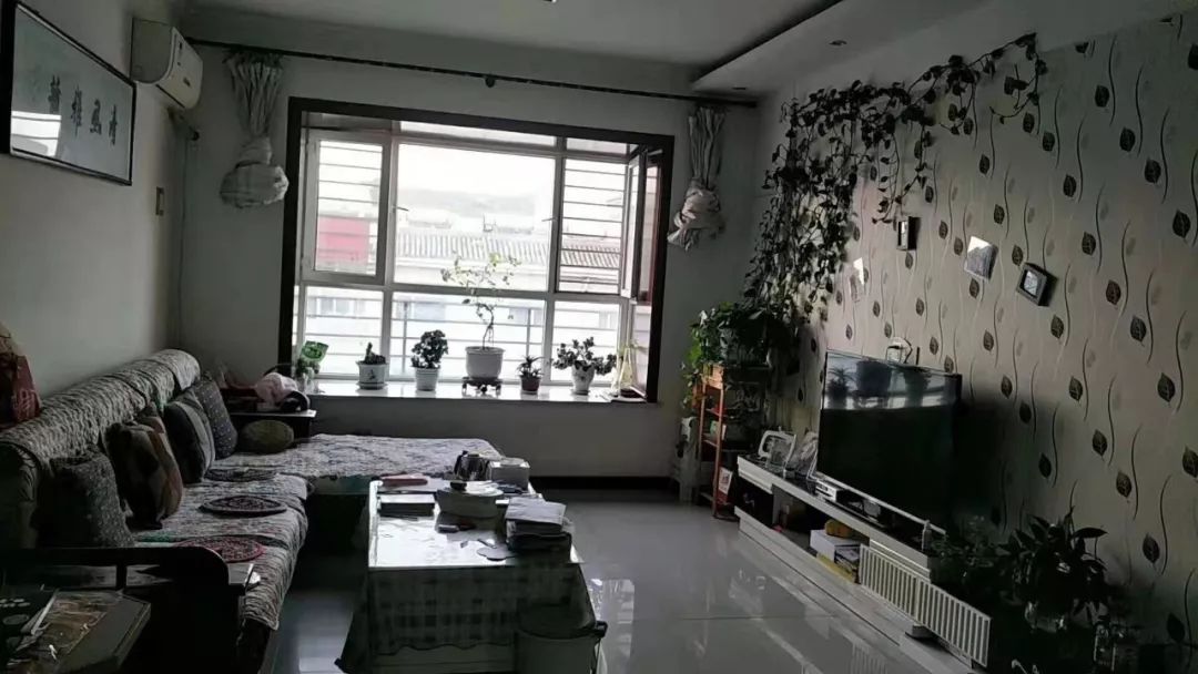 出售富达山庄住房一套,108平,三室两厅一卫,带部分家具家电,带18平