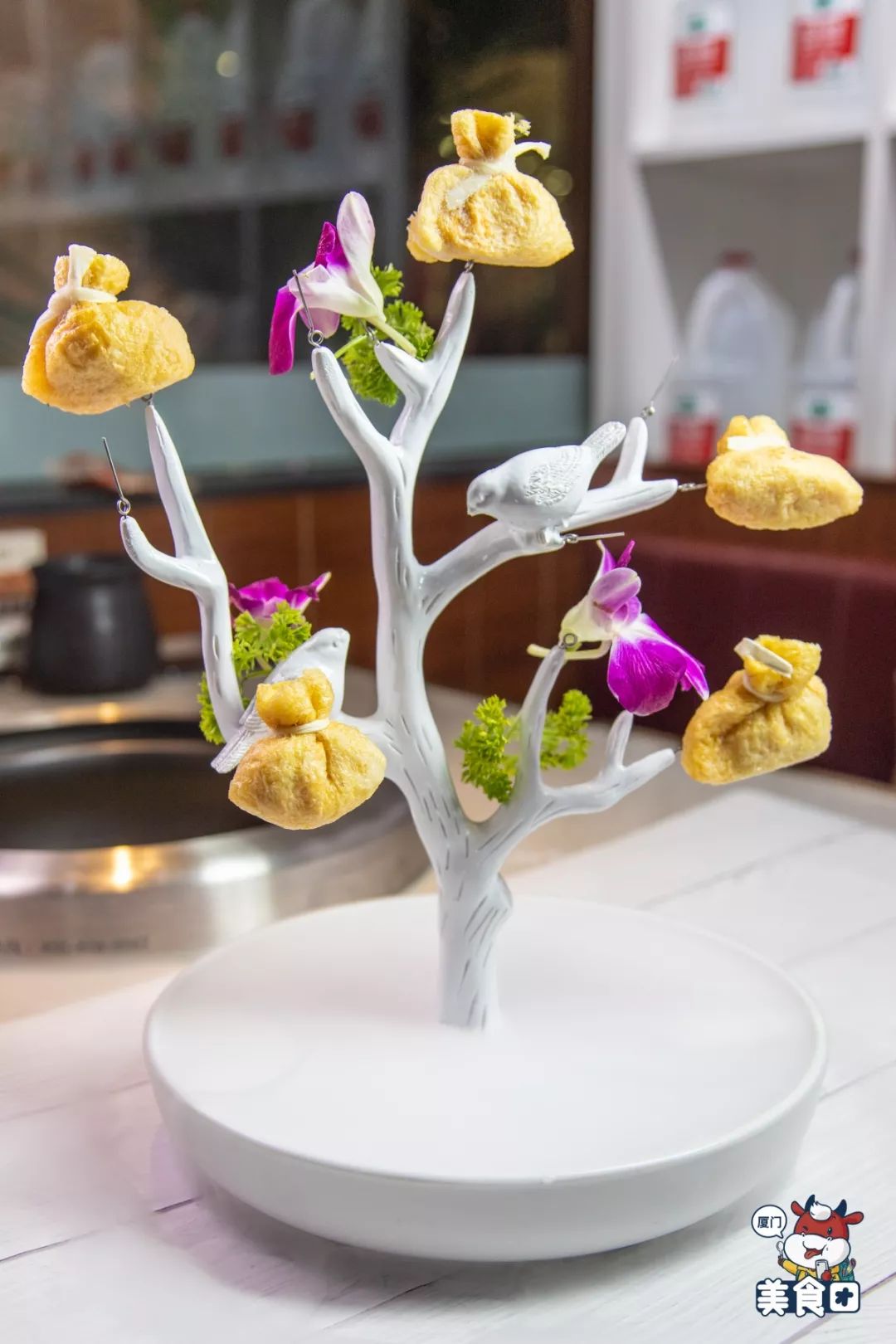 敲有创意的摆盘,看上去像是一个"摇钱树"造型,吃下这些福袋顿时倍感