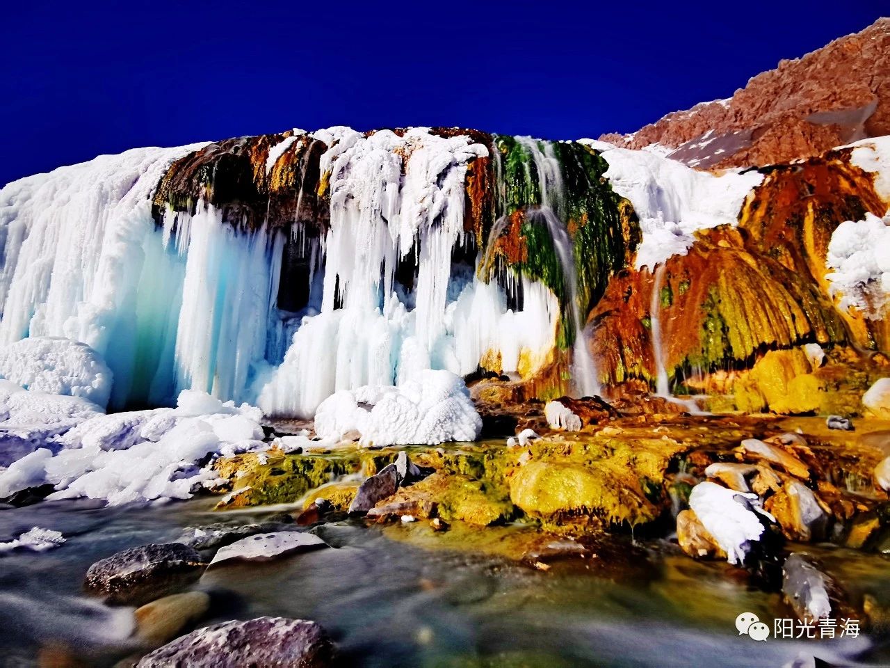 七彩瀑布美得一塌糊涂