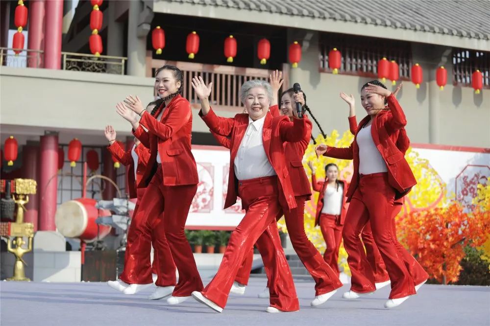 跟着本期"出彩乡村观察员"赵明山和小白鹭逛一逛你就知道了!一