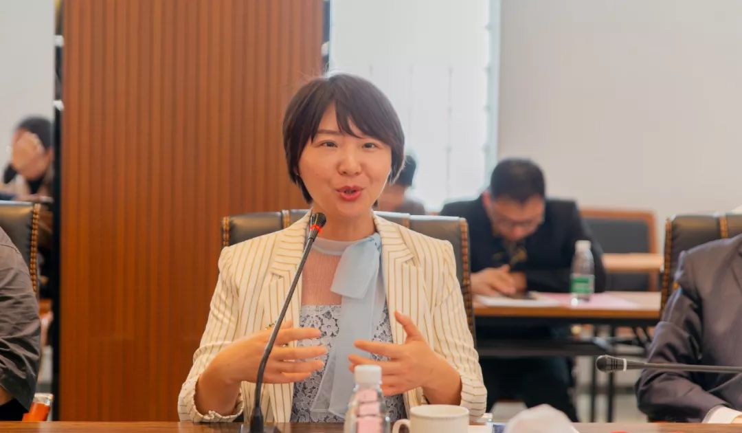 老师讲话最后,分会会长佛山市教育局教研室政治教研员陈文明结合山东