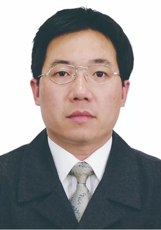 全国先进会计工作者福建省卫生健康委员会财务处处长吴红兵跟随时代