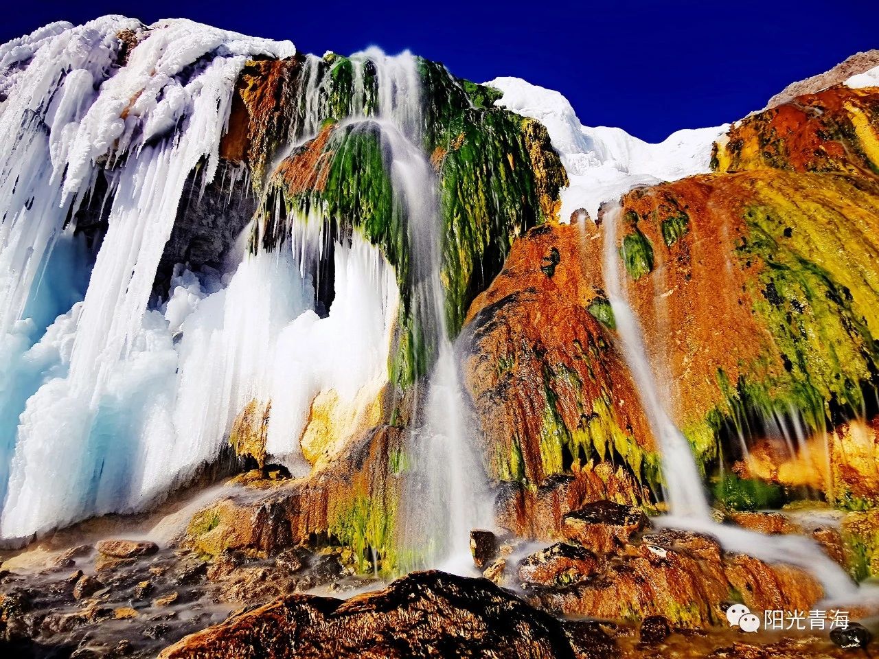 七彩瀑布美得一塌糊涂