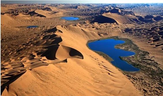 内蒙古阿拉善沙漠   流动的沙丘