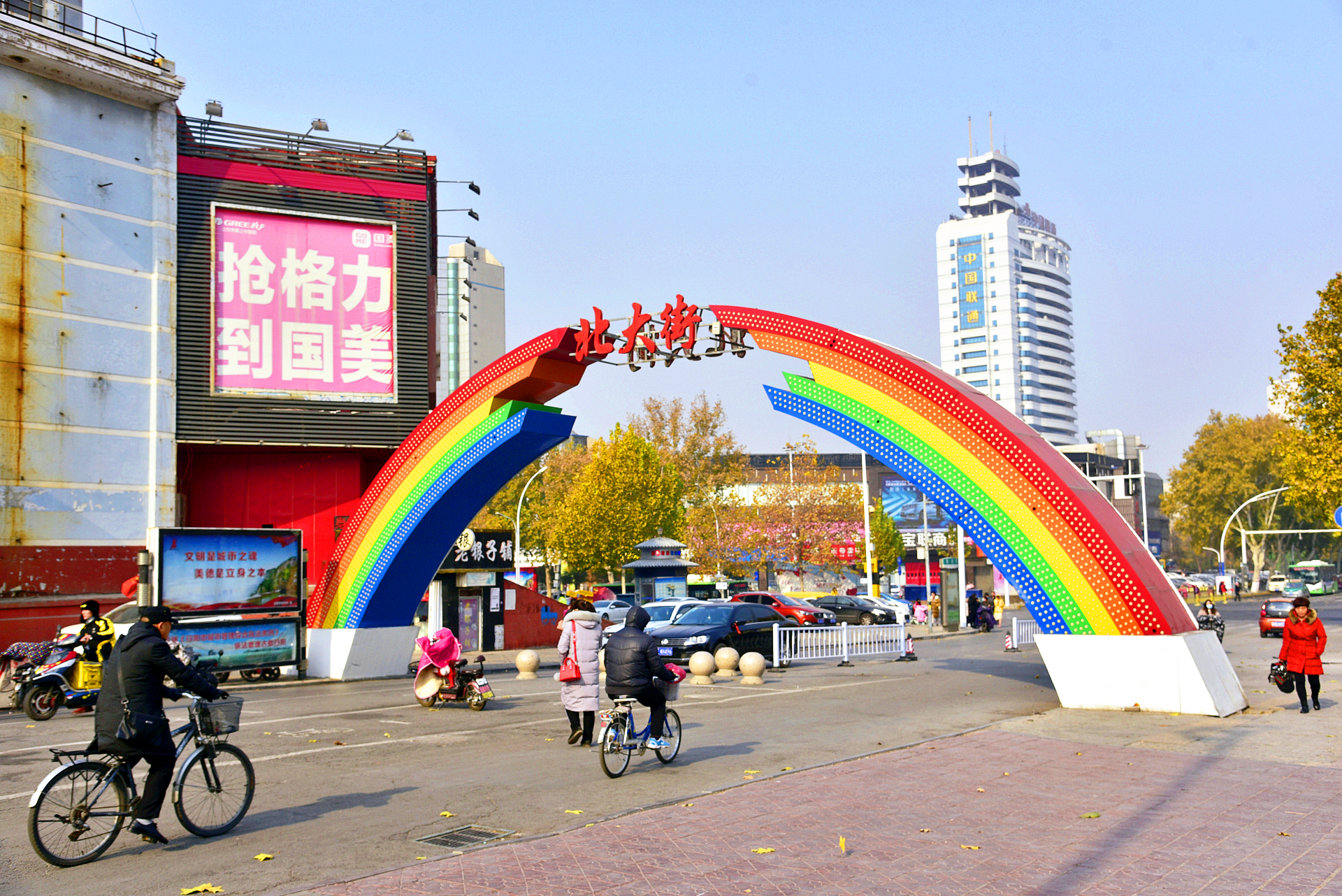 河南安阳北大街 最繁华的地段 重建的钟楼藏在这里