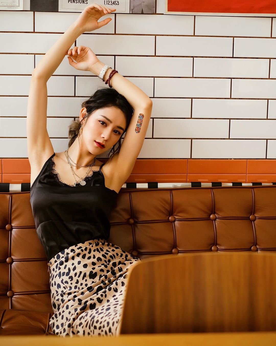 向林峯催生?张馨月新婚之后首发文,手抱混血婴儿母爱泛滥