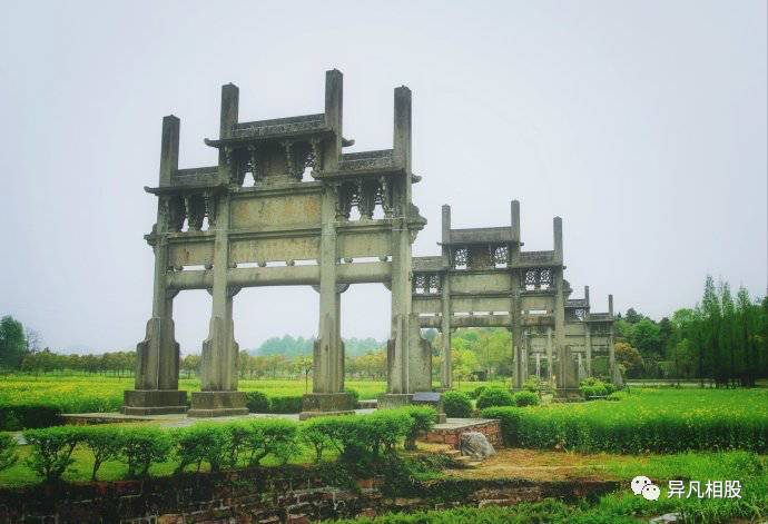 原创摩旅安徽赏"古徽州三绝,牌坊,古民居,祠堂,件件都是建筑艺术精品