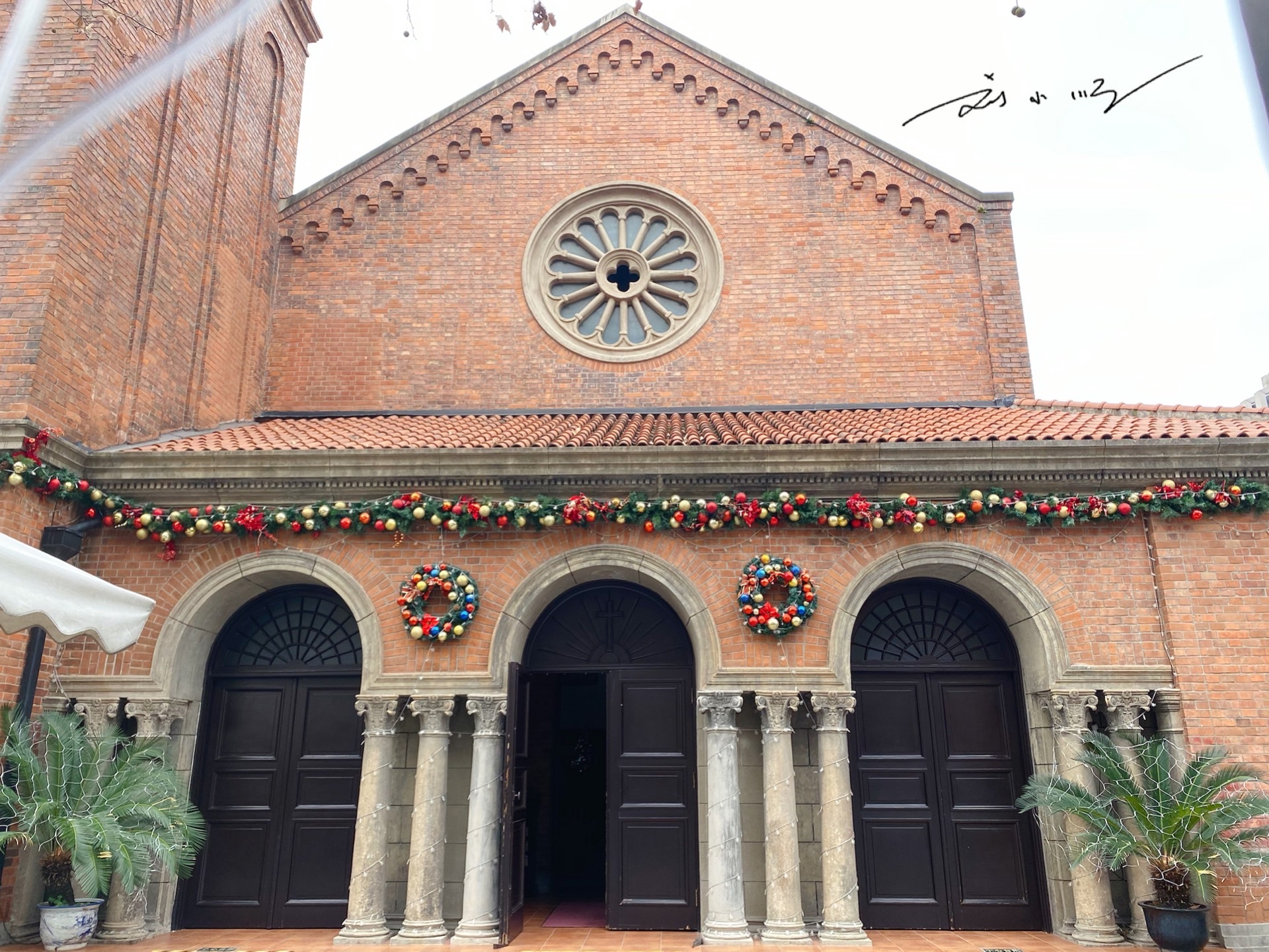 有没有在"新天地"附近看见这座风格独特的"上海诸圣堂"?