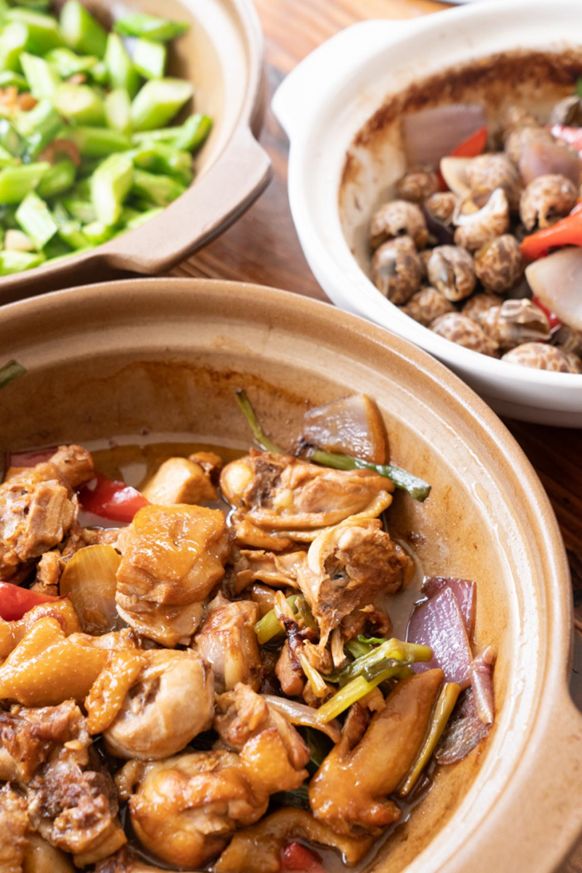 梦死"的味道,由来自香港的「食盏」带给你～花雕鸡煲——只要掀开锅盖