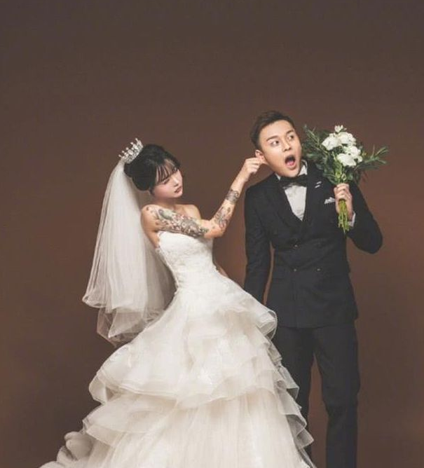 原创小猪和韩安冉刚离婚,就和新女友去三亚,韩安冉直播间怒骂!