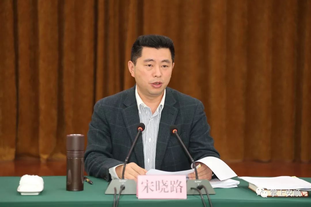 市委常委,市委宣传部部长,市委政法委书记张本强主持会议并就"八大