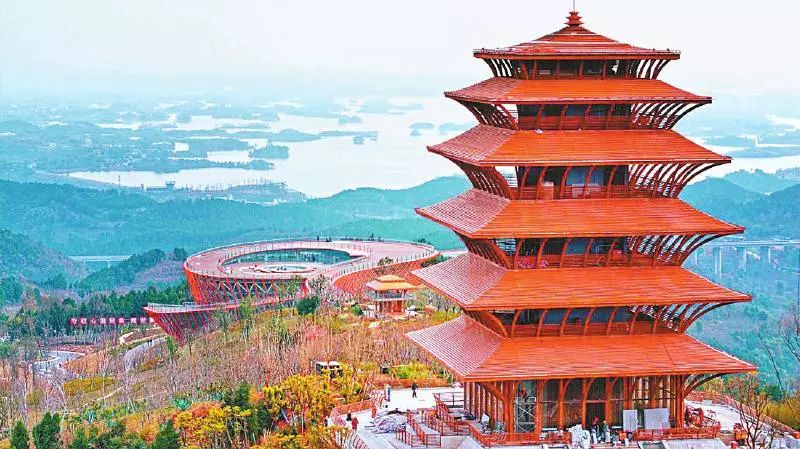 龙泉山城市森林公园管委会供图1月1日,有着"城市之眼"之称的成都龙泉