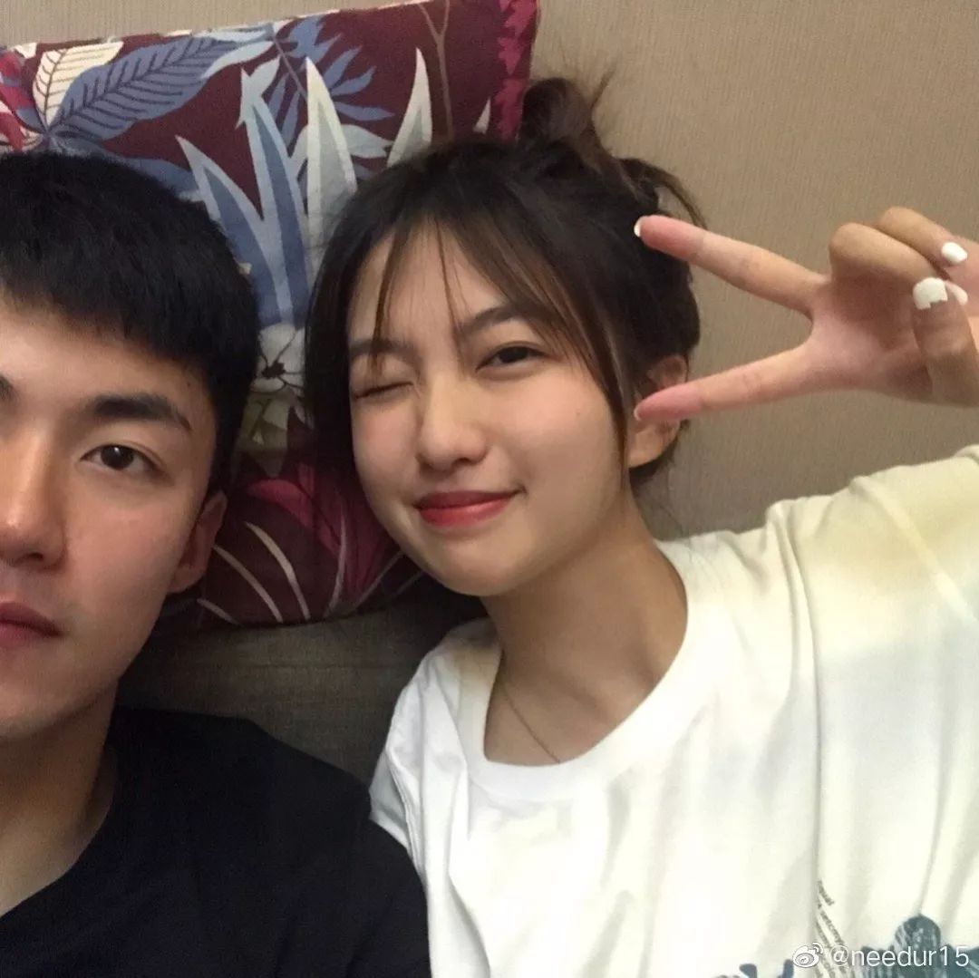 原创情侣间的合照有多甜?单身狗受到了一万点暴击伤害!