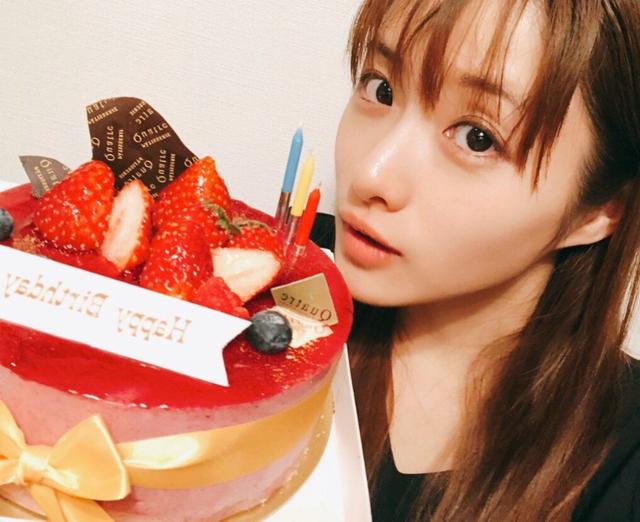 前不久是石原里美的生日,她非常开心的分享出自己的生日美照,与蛋糕