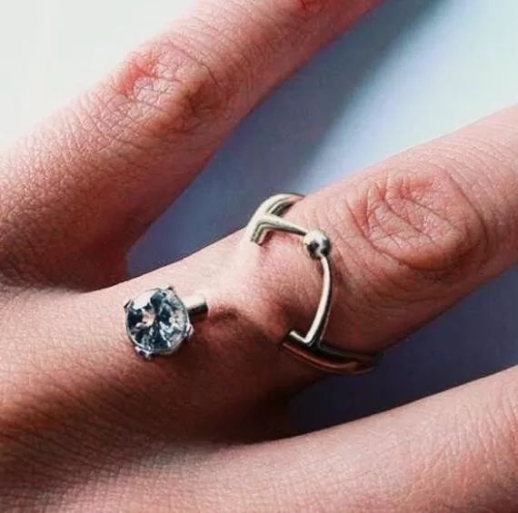 哎哟窝趣!国外这些奇葩的订婚戒指!_钻石