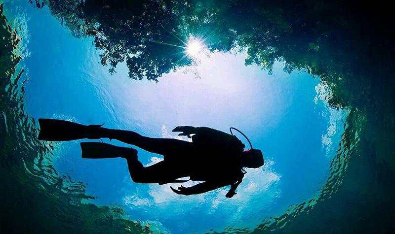 原创泰国除了玩海上项目,剩下的就只有潜水了,这么多潜点任你选择