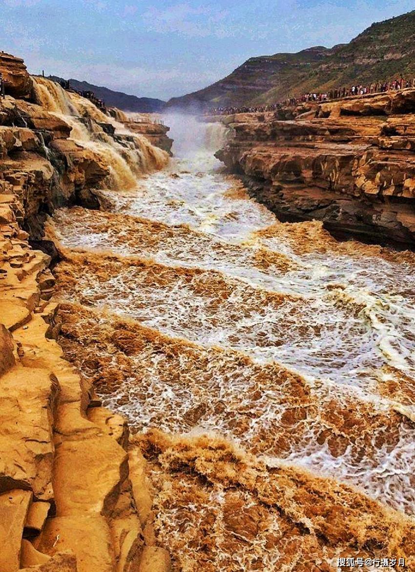 黄河大合唱就是在这片巨浪震天的怒吼中产生了创作的灵感