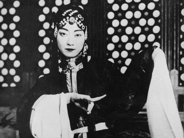 作为著名的京剧中的反串旦角,梅兰芳大师拥有的不仅仅是拿柔声的音调