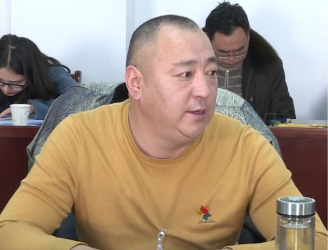 人大代表 泽郎恩波加强米亚罗镇基础设施建设和管理力度,加快推进农村