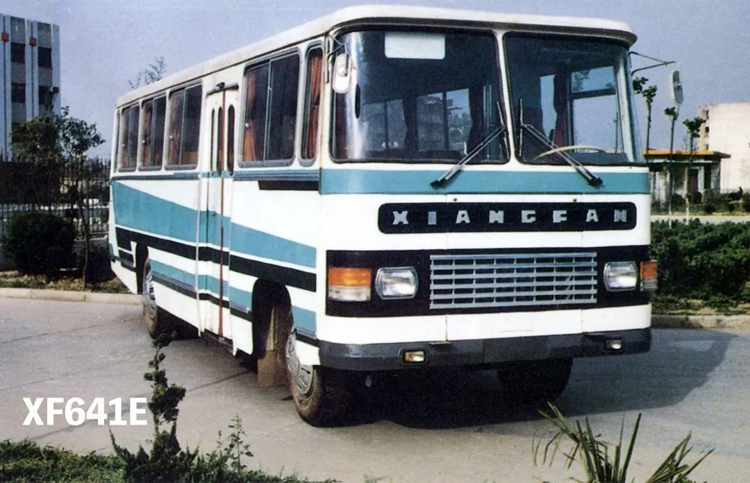 新乡市客车厂这一代统型的170a铰接客车采用ca151d7-1型4.