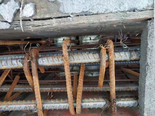 梁上排水管预埋套管全景全景板筋腰筋来源:建筑水电知识平台
