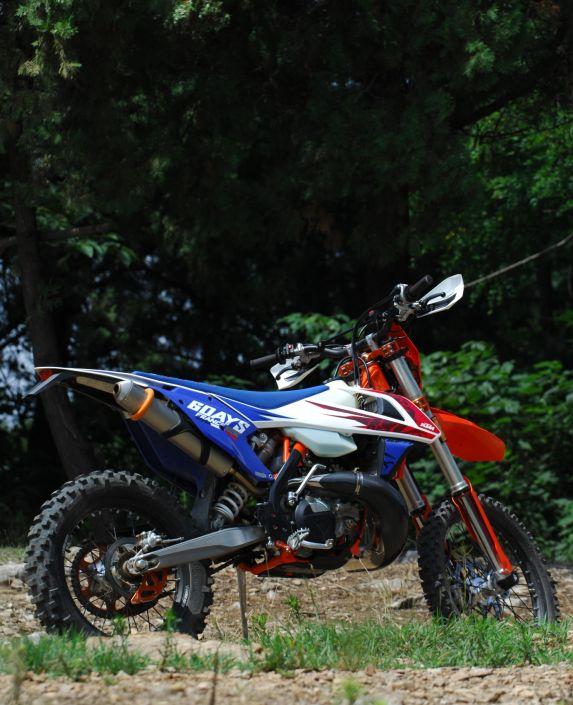 激情林道——试驾ktm 300 exc tpi 6days版