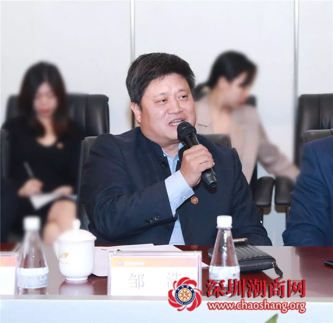 (右)发言常务副会长林锦乙(左),郭永勇(右)发言常务副会长李文辉(左)