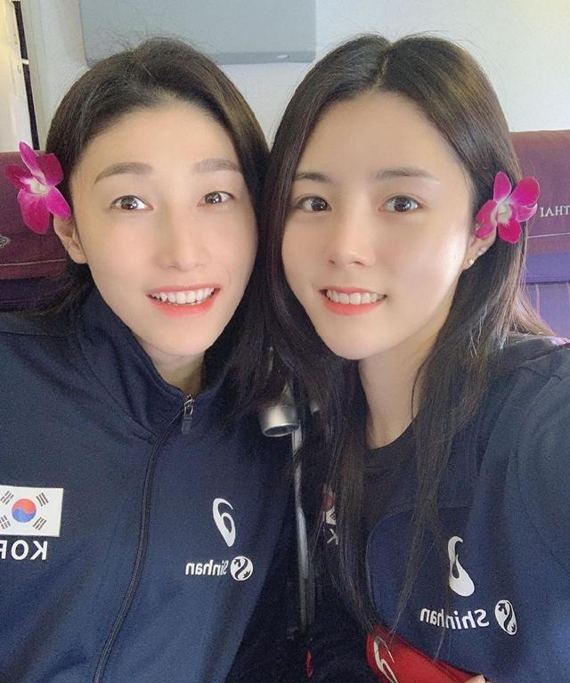 金软景与美女队友贴脸亲密自拍,故意给泰国女排核心添堵?