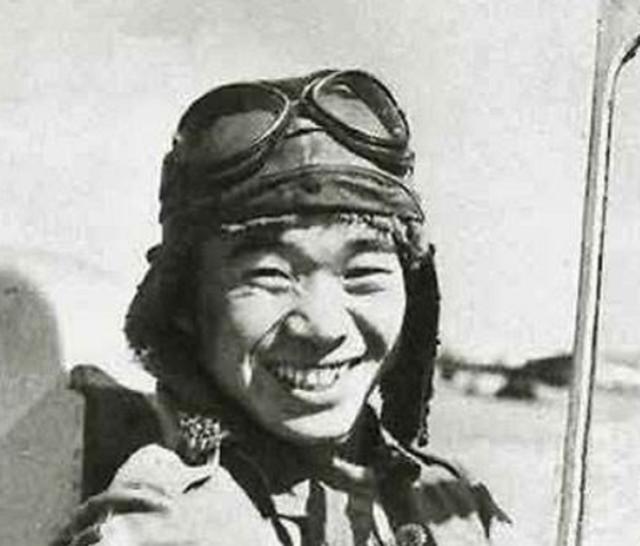 这就是坂井三郎,也是二战日本海军航空兵中的著名王牌飞行员.
