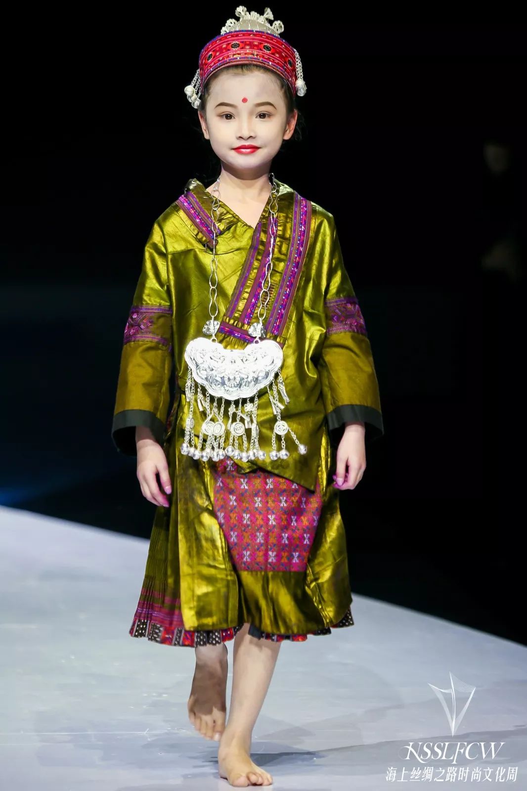 古阿新丨hmong古老走向时尚民族走向世界