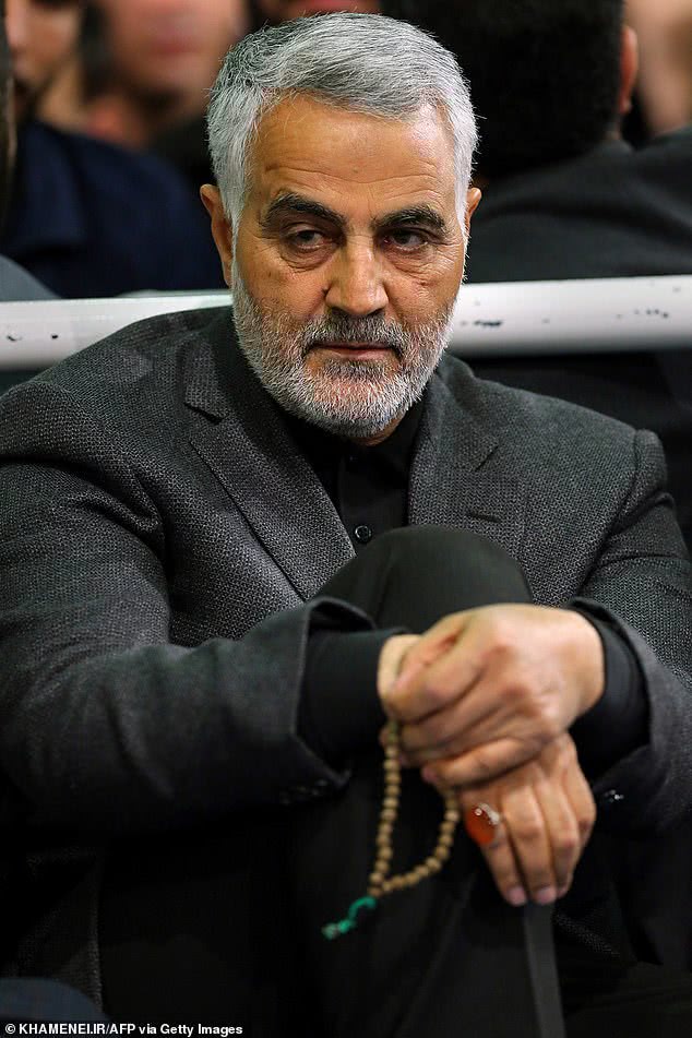 卡尔森还把矛头指向了"chest beaters",他特别提到了内布拉斯加州参议