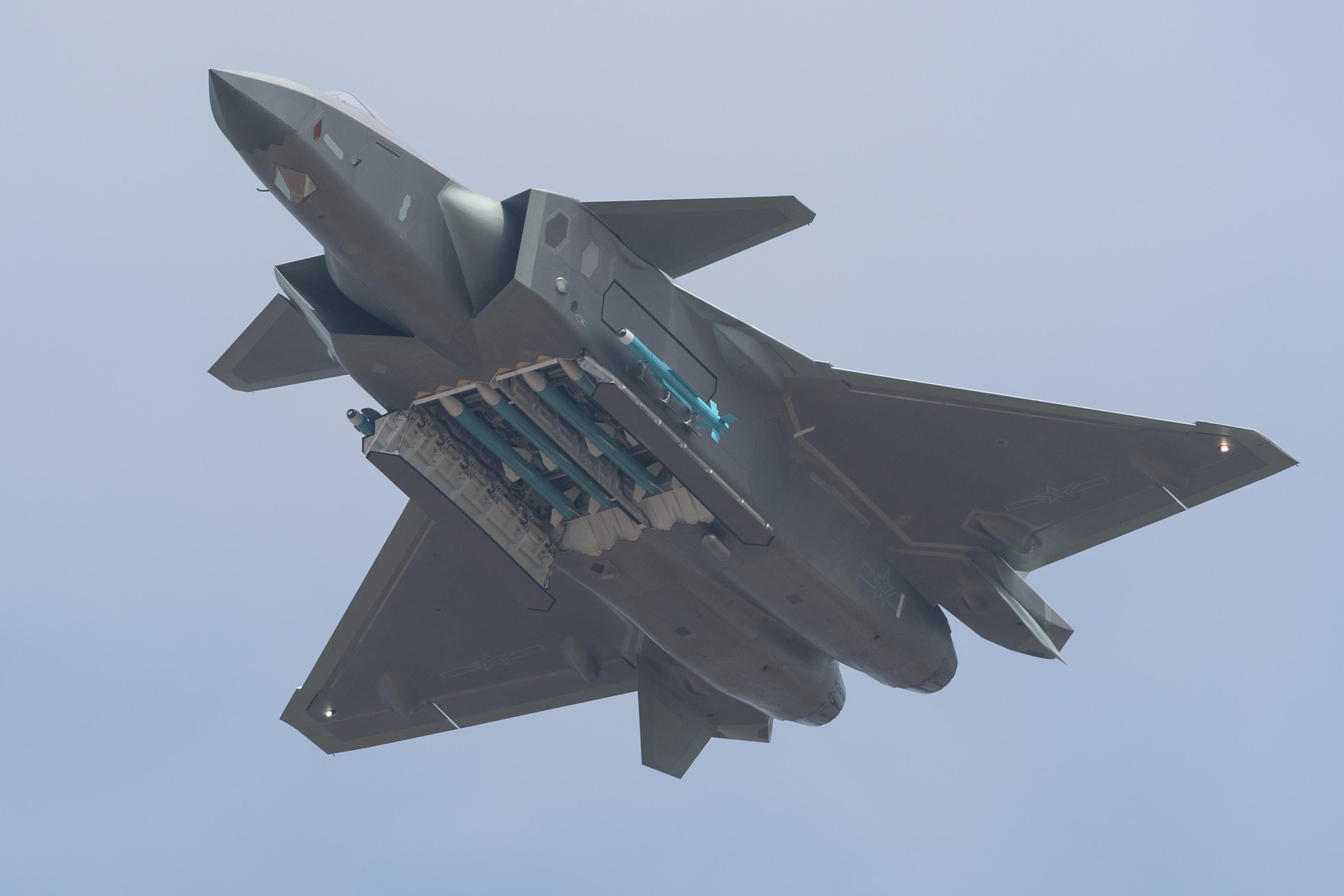 中国歼20战机的出现,对美俄两国谁的刺激更大?原来我们都想错了