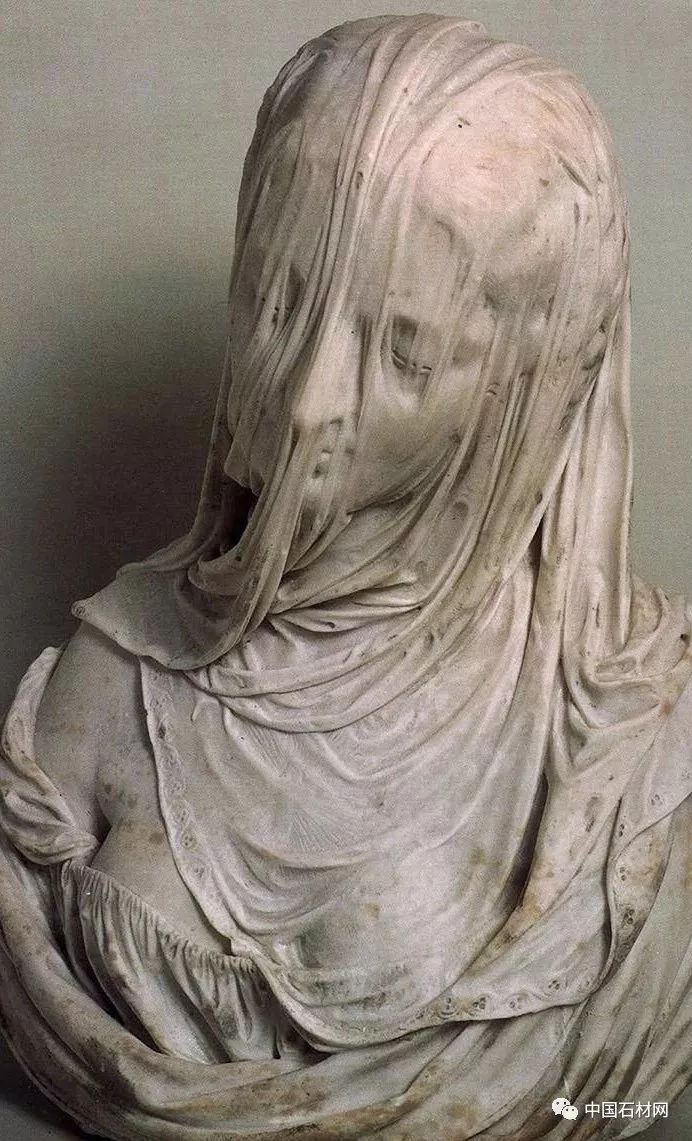 在坚硬的大理石雕塑上运用蒙纱技法,让人叹为观止