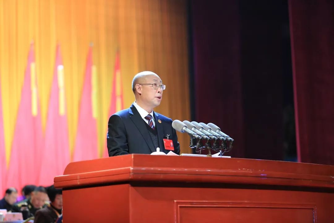 开幕大会由曹建平主持.