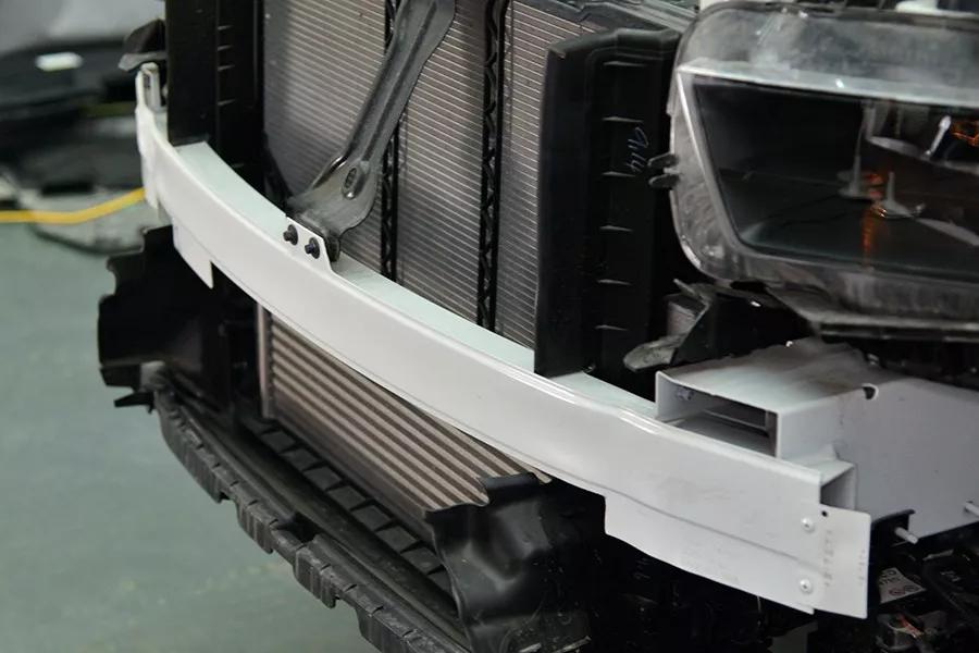 铝合金防撞梁行人保护领克01做工用料还是很规矩的