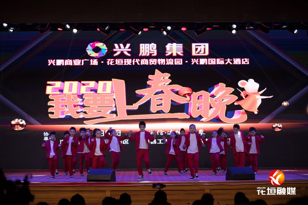 子舞艺术工作室的少儿古典舞《桃花笑》蓝天舞蹈艺术学校的少儿京剧