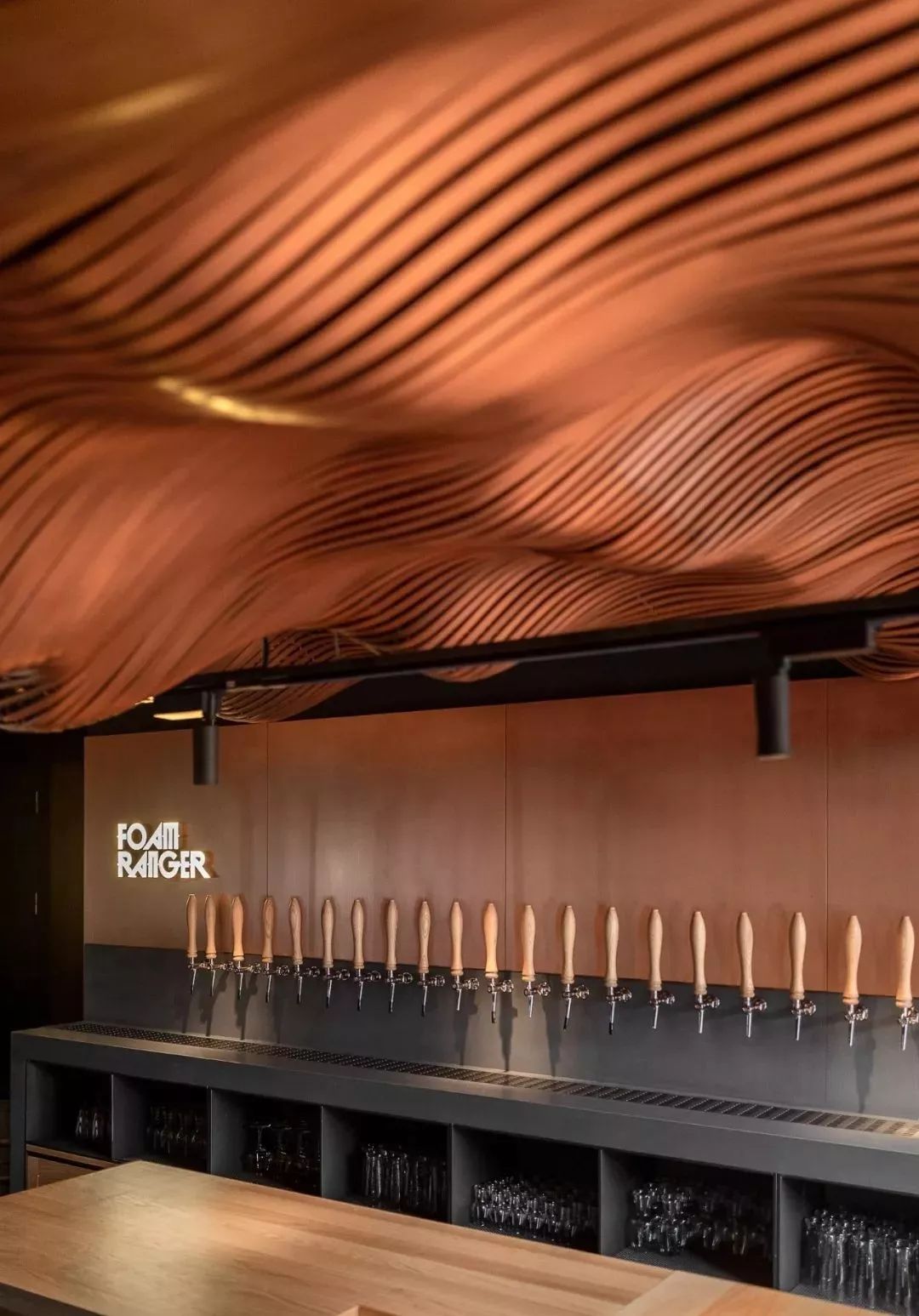 成都太古里最有范的精酿酒吧hdc蜂鸟设计