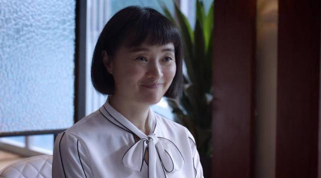 吴越在《精英律师》中素颜的样子很老,但自信又勇敢真的很美