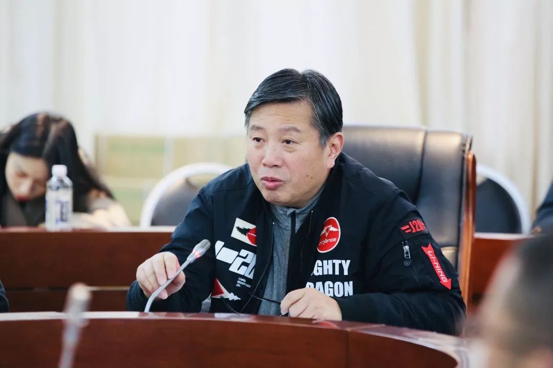 俱乐部理事长张滔发言△宝山实验学校代表何云飞发言会议第三项议程