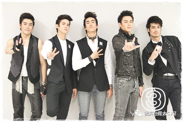 剧中年轻一辈的主要角色,都由4nologue公司推出的9x9男团成员出演.