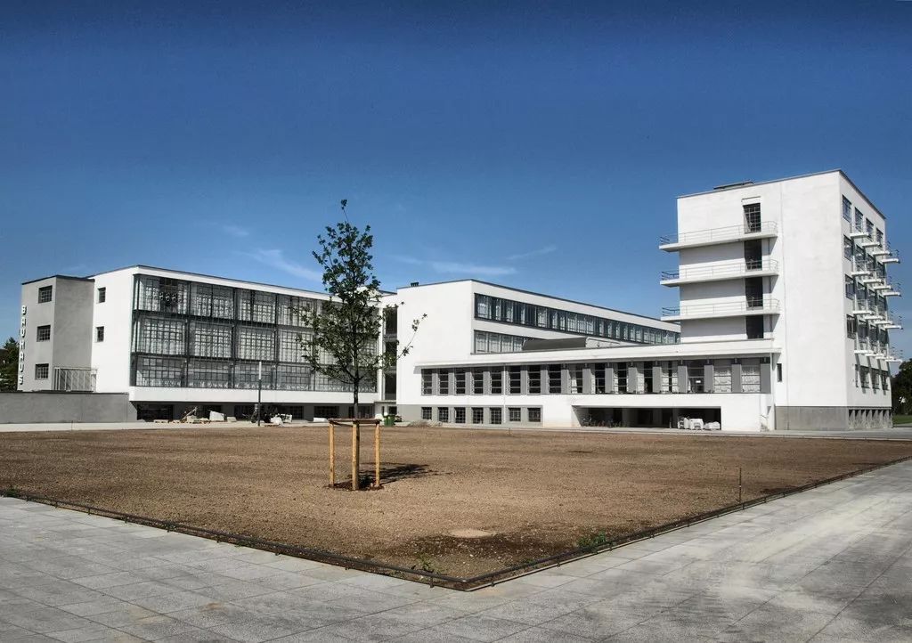德绍包豪斯校区设计师:沃尔特·格罗皮乌斯包豪斯校舍毋庸置疑是
