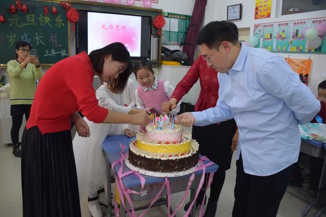 赤峰市紅山區(qū)第十九小學(xué)——儀式成長課程之十歲生日禮(圖21) 赤峰市紅山區(qū)第十九小學(xué)——儀式成長課程之十歲生日禮(圖21)