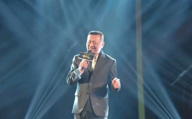 48岁歌手老钱与妻子自杀身亡,参加综艺节目走红,今留下女儿1人_音乐