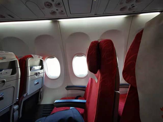 中联航737飞机经济舱靠背不能调,是被减配了吗,牺牲了谁的利益