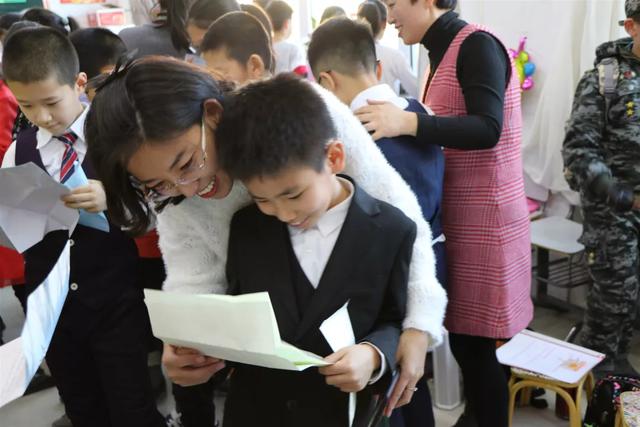 赤峰市紅山區(qū)第十九小學(xué)——儀式成長課程之十歲生日禮(圖14) 赤峰市紅山區(qū)第十九小學(xué)——儀式成長課程之十歲生日禮(圖14)