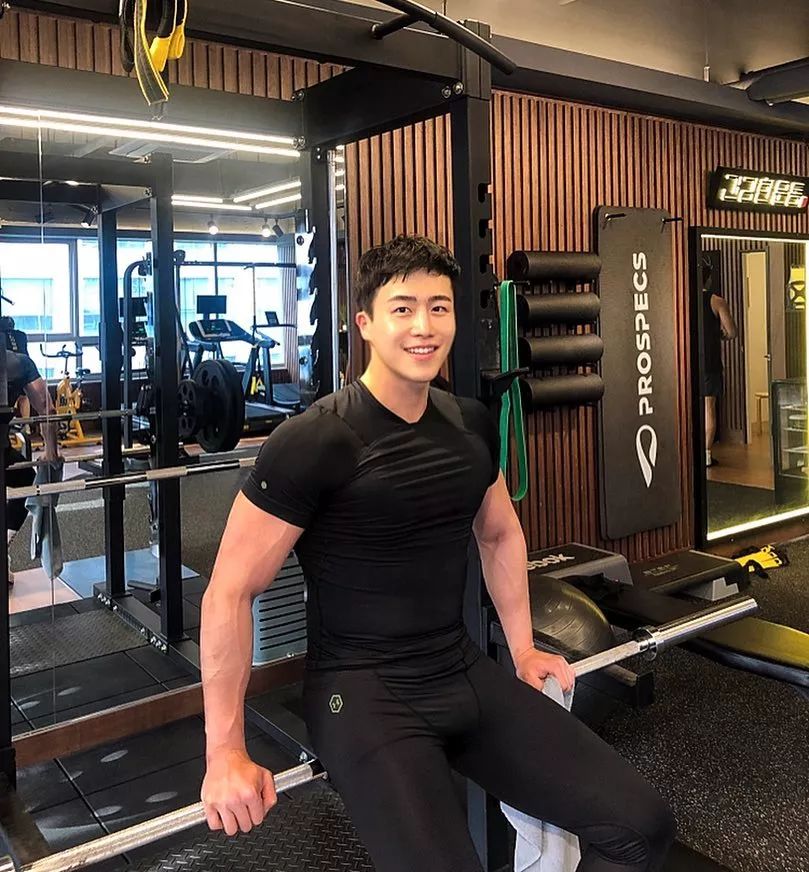 翻阅了100位韩国男生的ins才知道韩国男生有多爱健身