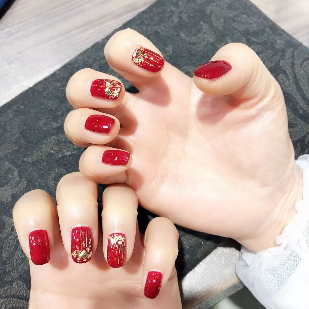 新年,这4种红色系美甲最适合你!