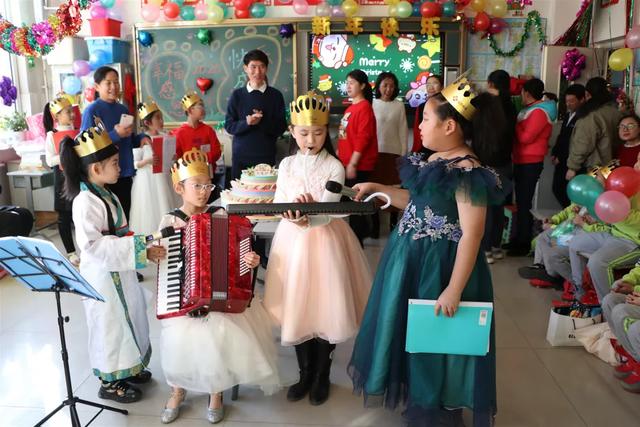 赤峰市紅山區(qū)第十九小學(xué)——儀式成長課程之十歲生日禮(圖5) 赤峰市紅山區(qū)第十九小學(xué)——儀式成長課程之十歲生日禮(圖5)