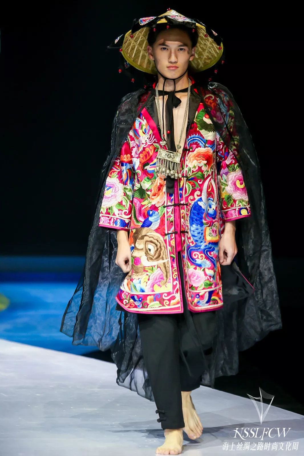 古阿新丨hmong古老走向时尚民族走向世界