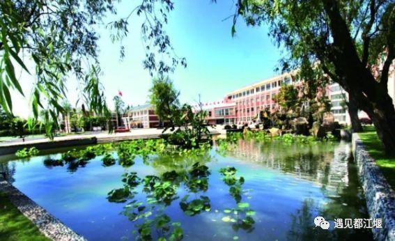 都江堰市青城山高級中學躋身于全省137所“省重”之列(圖7) 都江堰市青城山高級中學躋身于全省137所“省重”之列(圖7)